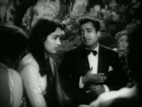 A still from the song Tujeh Kya Sunavun Mein Dilruba featuring Nutan with an unknown actor
