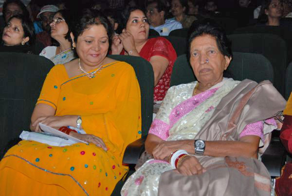 Founder President Ruhi Khan with Mubarak Begum at the Satyajit Ray Auditorium Kolkata