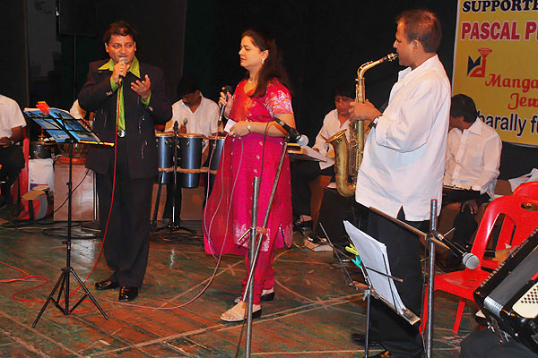 Prabhanjan Marathe & Aparna Singing Taaron Ki Zuban Par
