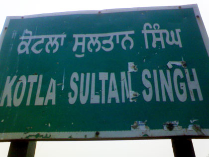 Kotla Sultan Singh Board on the way to village