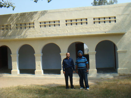 Old building of school where RAFI SAHAB studied till 4th std.