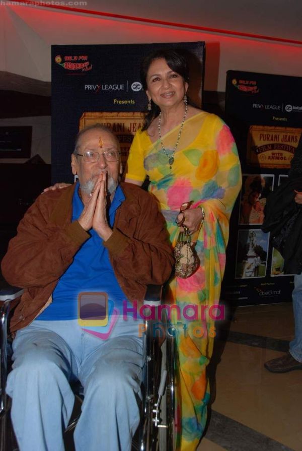 Shammi Kapoor, Sharmilla Tagore at One Evening in PARIS screening for Radio Mirchi's Purani Jeans in PVR on 21st Aug 2010