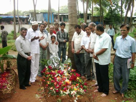 Floral tributes to Rafi Sahab