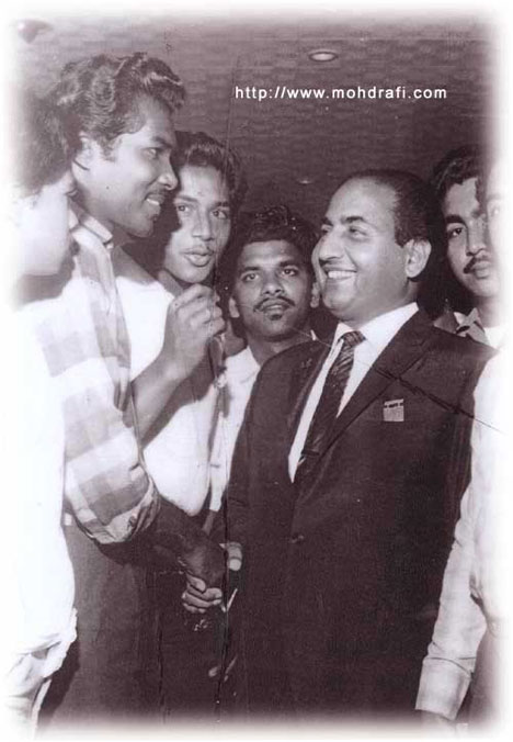 Mohd Rafi with fans during the 60s