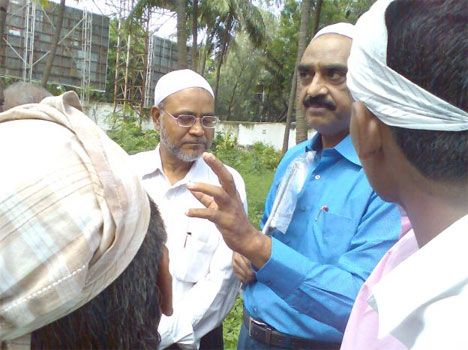 ACP of Mumbai Mr. Mubeen Sayyed (blue shirt) and Dr. Sumra Yunus