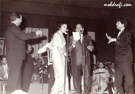 Rafi Sahab on stage with Shankar-Jaikishan