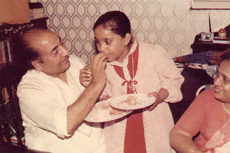 Mohd Rafi with his grand daughter Tasneem and wife Bilquis