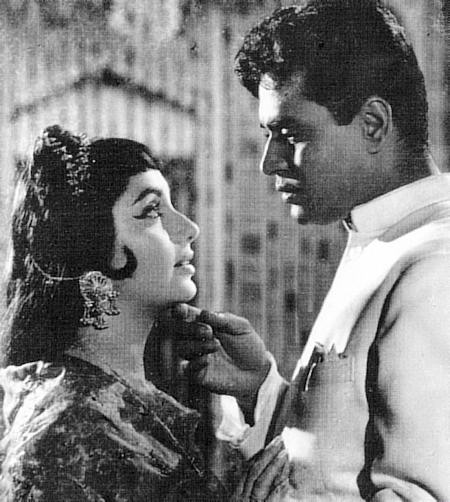 Sadhana and Rajendra Kumar in Mere Meheboob